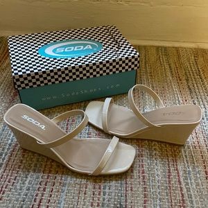 ✨BRAND NEW✨ Cream Patent Leather Wedges